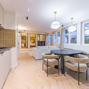 New Spacious 4 Star Family In Chic 16th District , Paris Fransa