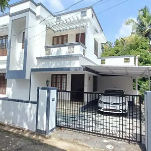 Mom's , Nedumbassery Hindistan